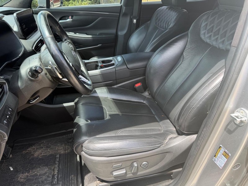 Hyundai Santa Fe Vehicle Full-screen Gallery Image 12