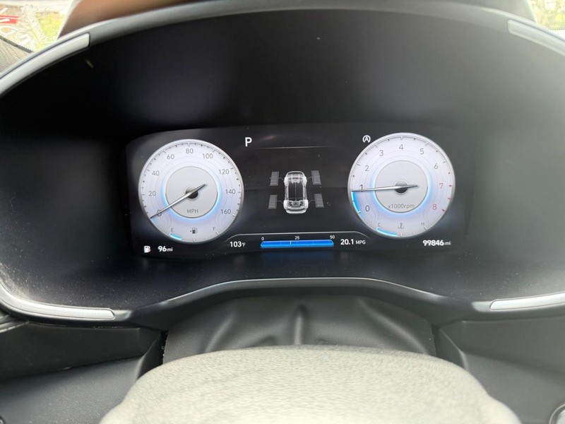 Hyundai Santa Fe Vehicle Full-screen Gallery Image 13