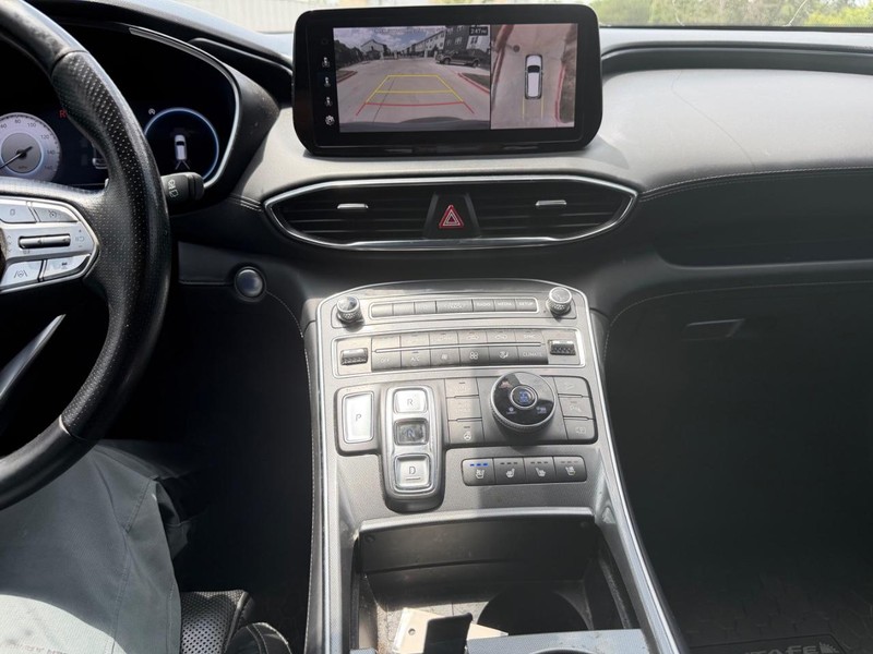 Hyundai Santa Fe Vehicle Full-screen Gallery Image 15
