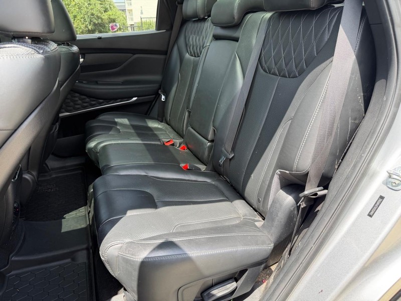 Hyundai Santa Fe Vehicle Full-screen Gallery Image 18