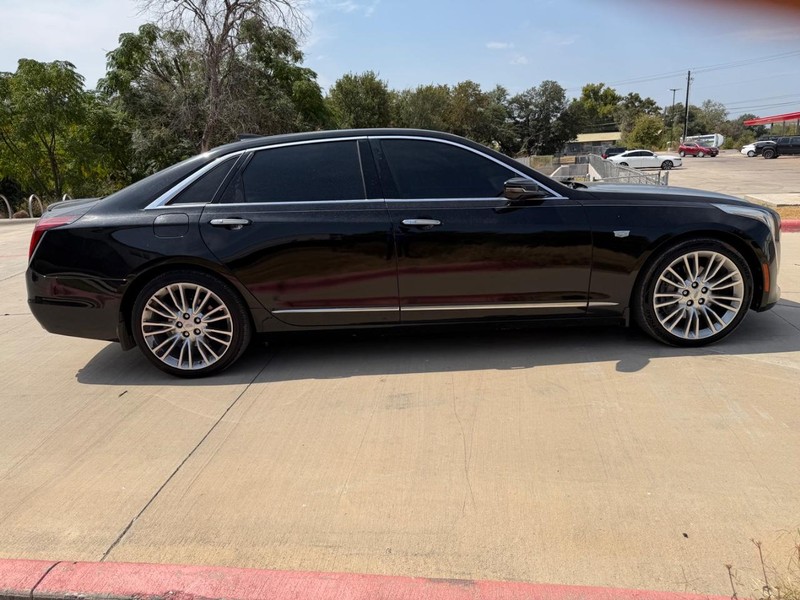 Cadillac CT6 Sedan Vehicle Full-screen Gallery Image 07