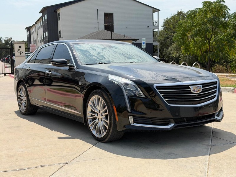 Cadillac CT6 Sedan Vehicle Full-screen Gallery Image 08