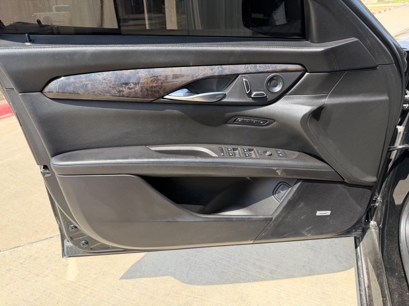 Cadillac CT6 Sedan Vehicle Full-screen Gallery Image 10