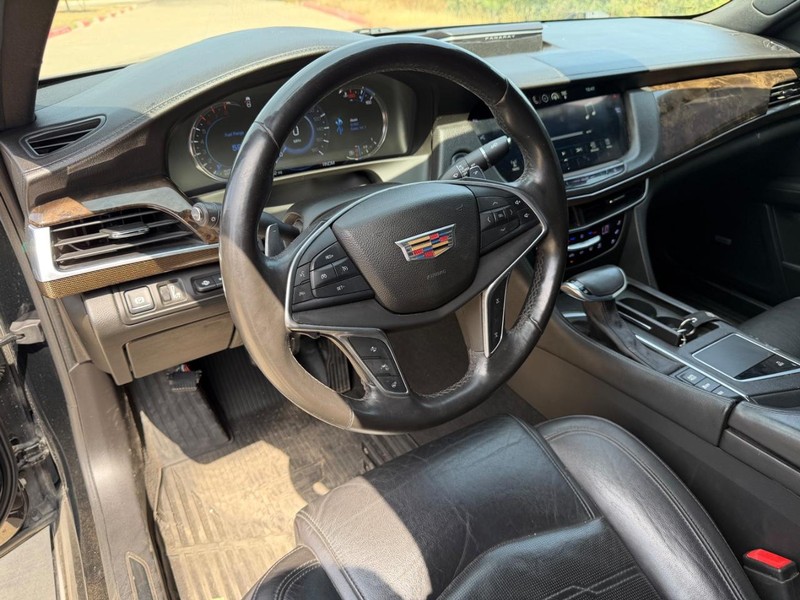 Cadillac CT6 Sedan Vehicle Full-screen Gallery Image 11
