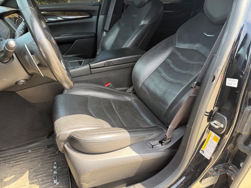 Cadillac CT6 Sedan Vehicle Full-screen Gallery Image 12