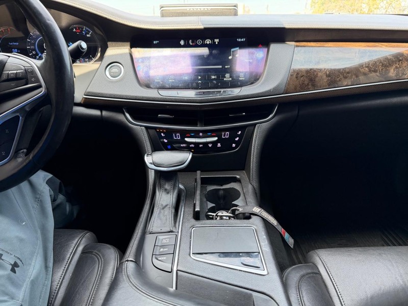 Cadillac CT6 Sedan Vehicle Full-screen Gallery Image 14