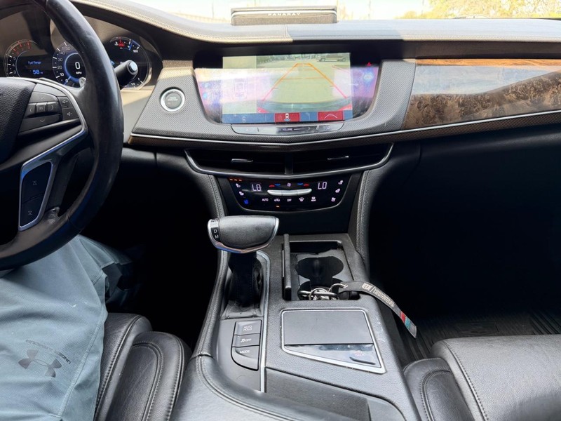 Cadillac CT6 Sedan Vehicle Full-screen Gallery Image 15