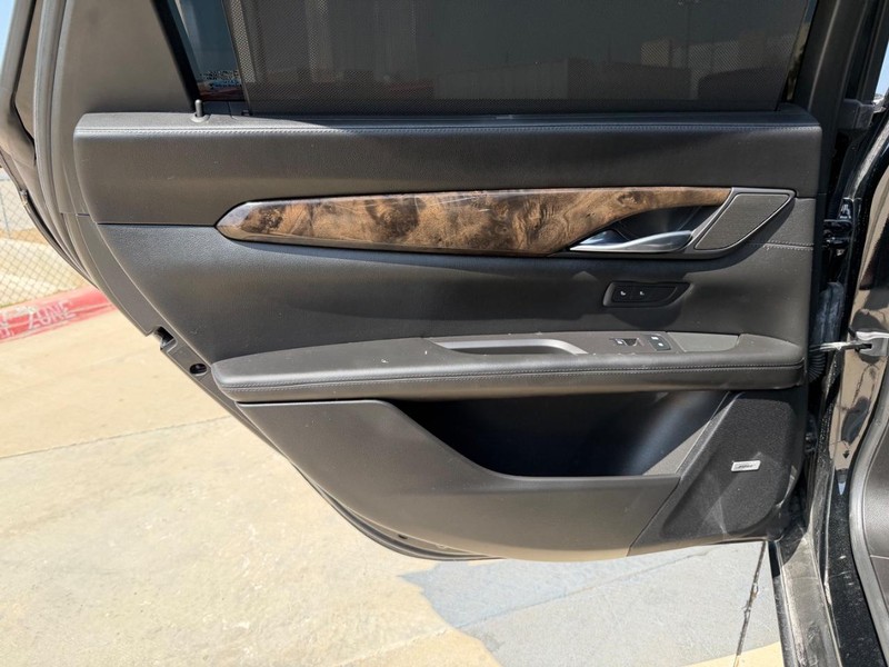 Cadillac CT6 Sedan Vehicle Full-screen Gallery Image 17