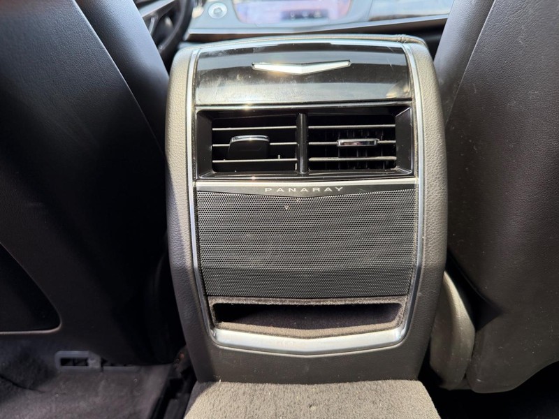 Cadillac CT6 Sedan Vehicle Full-screen Gallery Image 20