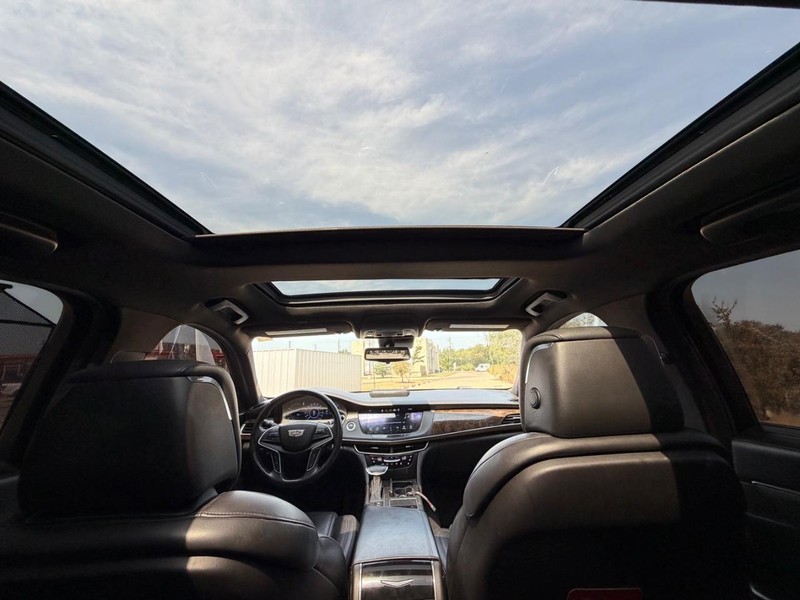 Cadillac CT6 Sedan Vehicle Full-screen Gallery Image 21
