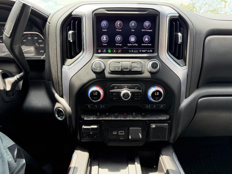 GMC Sierra 1500 Vehicle Full-screen Gallery Image 14
