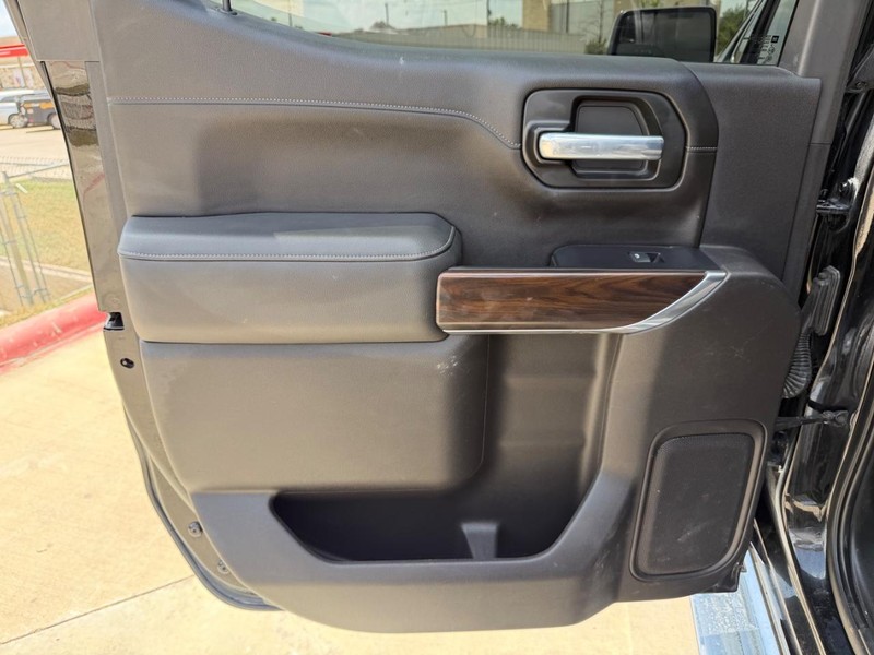 GMC Sierra 1500 Vehicle Full-screen Gallery Image 16