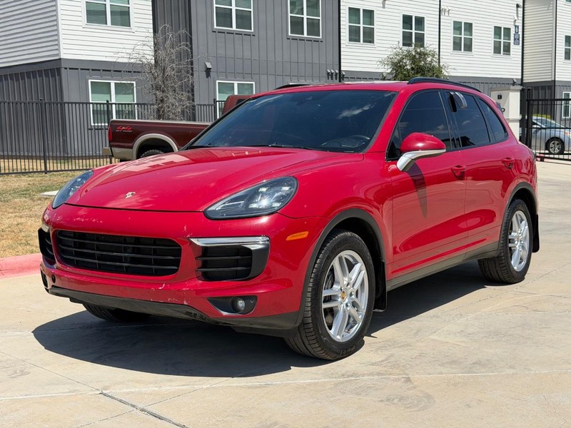 Porsche Cayenne Vehicle Full-screen Gallery Image 02