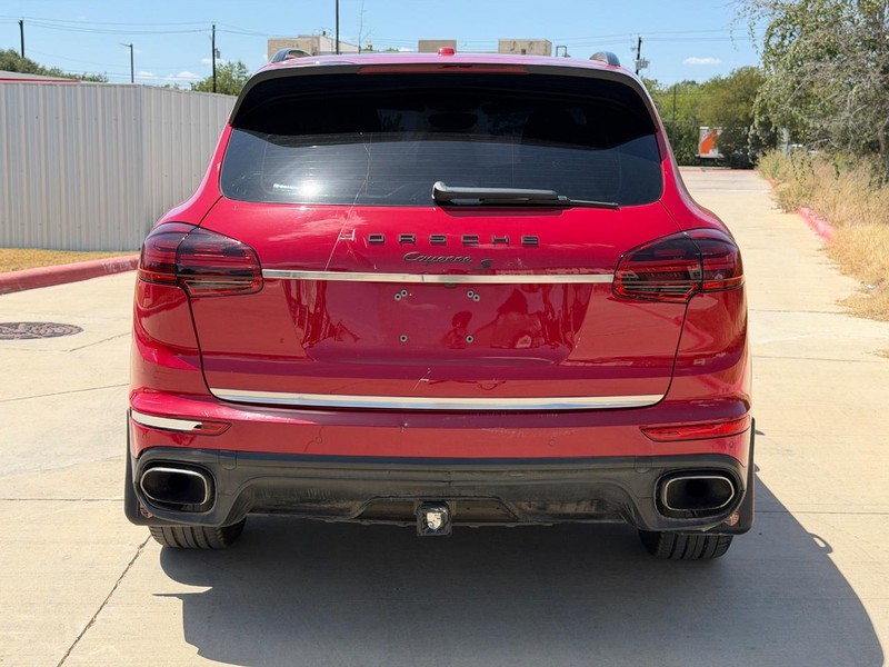 Porsche Cayenne Vehicle Full-screen Gallery Image 05