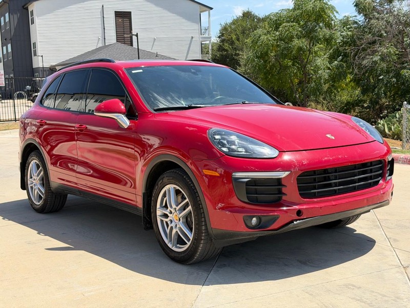 Porsche Cayenne Vehicle Full-screen Gallery Image 08
