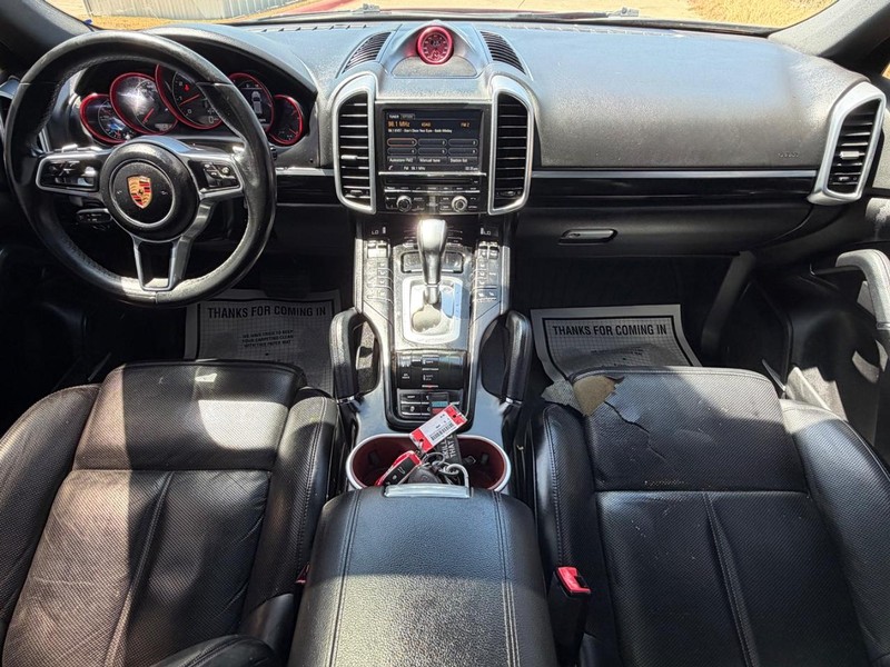 Porsche Cayenne Vehicle Full-screen Gallery Image 20