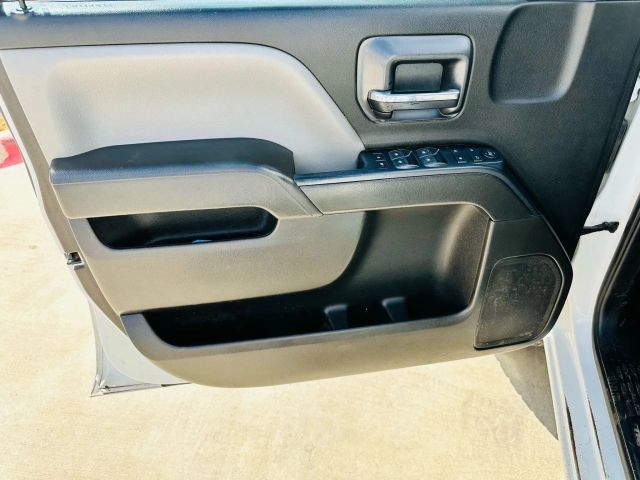 Chevrolet Silverado 2500HD Vehicle Full-screen Gallery Image 10