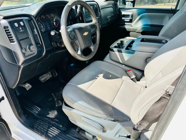 Chevrolet Silverado 2500HD Vehicle Full-screen Gallery Image 11