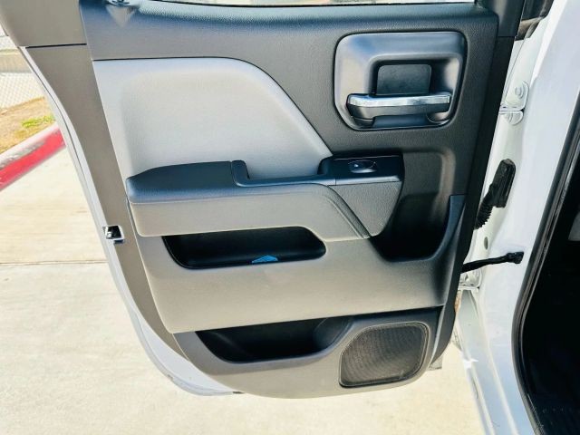 Chevrolet Silverado 2500HD Vehicle Full-screen Gallery Image 15