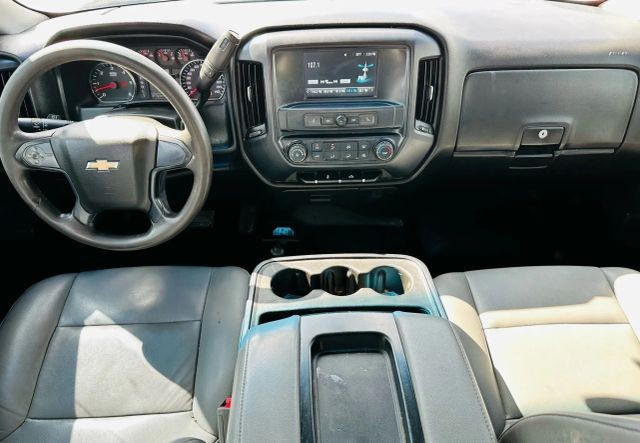Chevrolet Silverado 2500HD Vehicle Full-screen Gallery Image 18