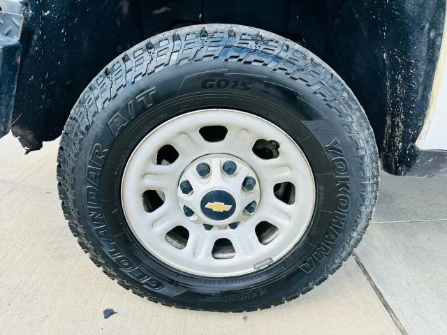 Chevrolet Silverado 2500HD Vehicle Full-screen Gallery Image 19