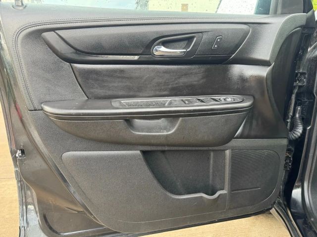 GMC Acadia Vehicle Full-screen Gallery Image 09