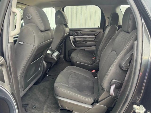 GMC Acadia Vehicle Full-screen Gallery Image 12