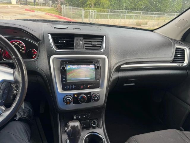 GMC Acadia Vehicle Full-screen Gallery Image 15