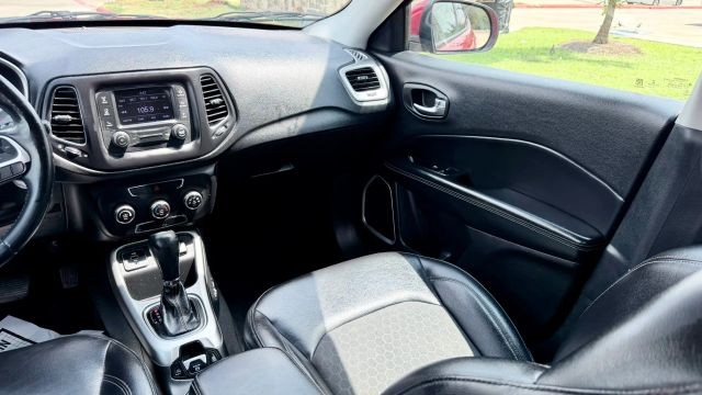 Jeep Compass Vehicle Full-screen Gallery Image 07