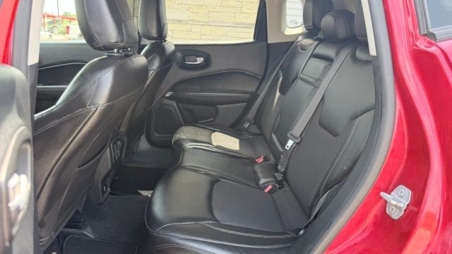 Jeep Compass Vehicle Full-screen Gallery Image 08
