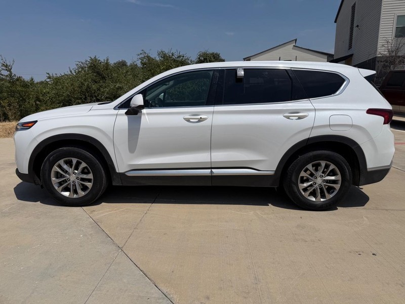 Hyundai Santa Fe Vehicle Full-screen Gallery Image 03