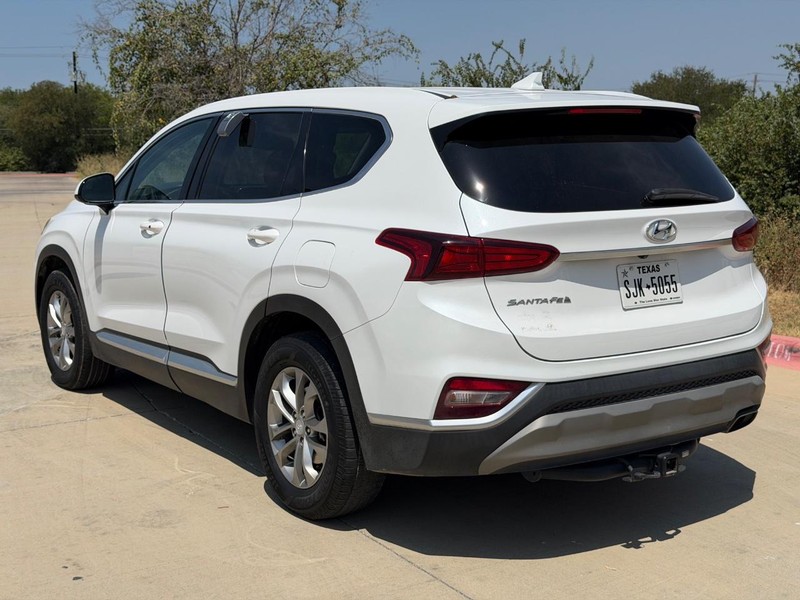 Hyundai Santa Fe Vehicle Full-screen Gallery Image 04