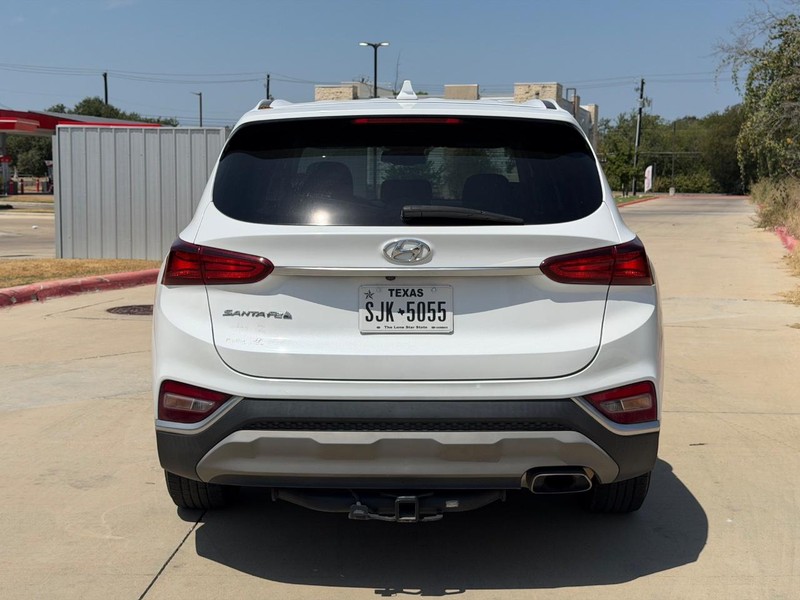Hyundai Santa Fe Vehicle Full-screen Gallery Image 05