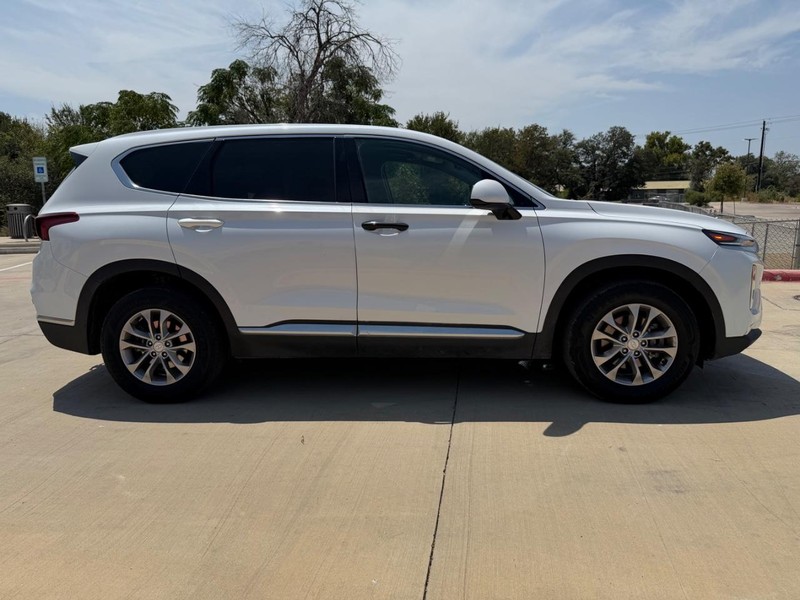 Hyundai Santa Fe Vehicle Full-screen Gallery Image 07