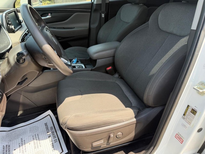Hyundai Santa Fe Vehicle Full-screen Gallery Image 12