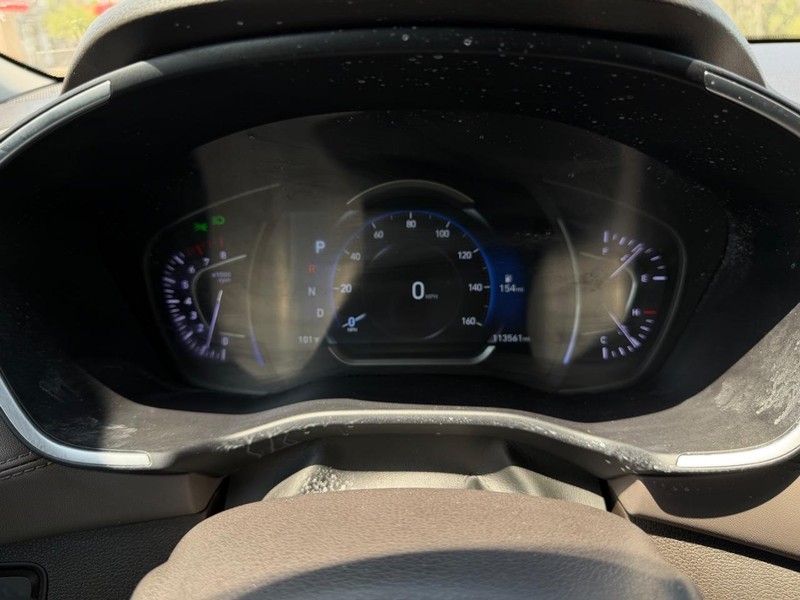Hyundai Santa Fe Vehicle Full-screen Gallery Image 13