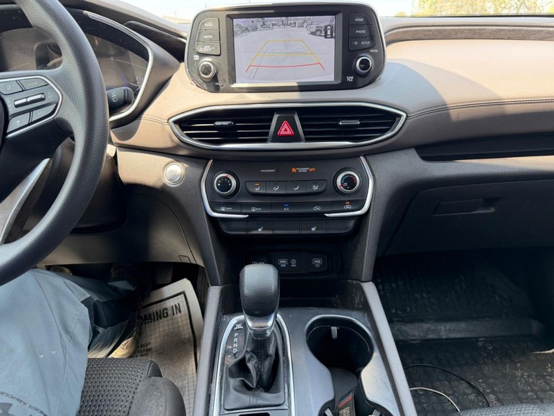 Hyundai Santa Fe Vehicle Full-screen Gallery Image 15