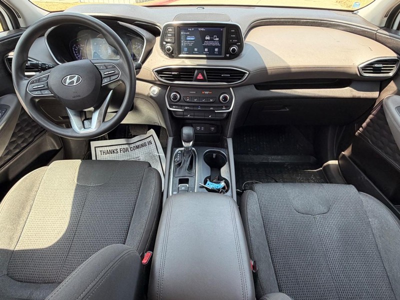 Hyundai Santa Fe Vehicle Full-screen Gallery Image 20
