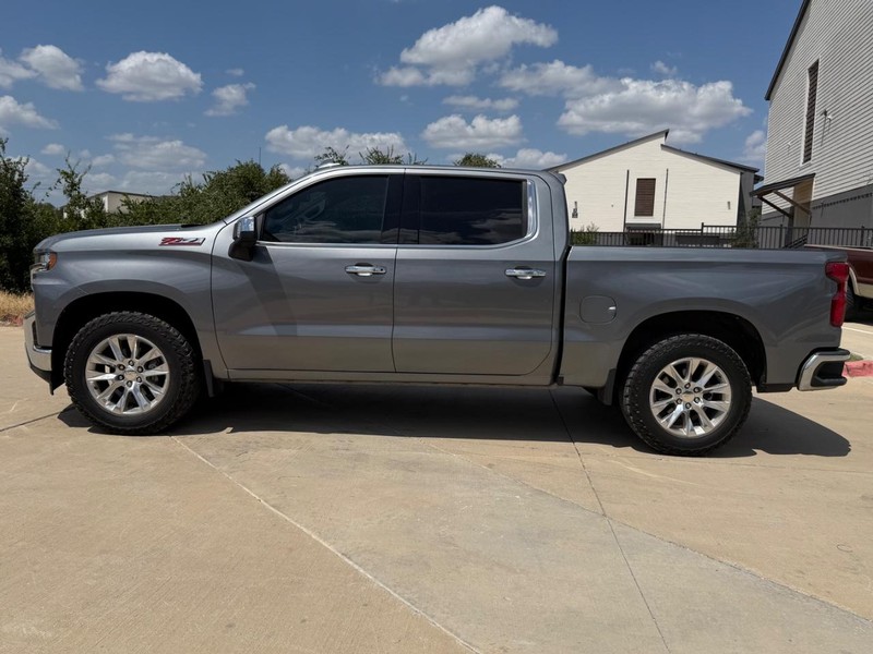 Chevrolet Silverado 1500 Vehicle Full-screen Gallery Image 03