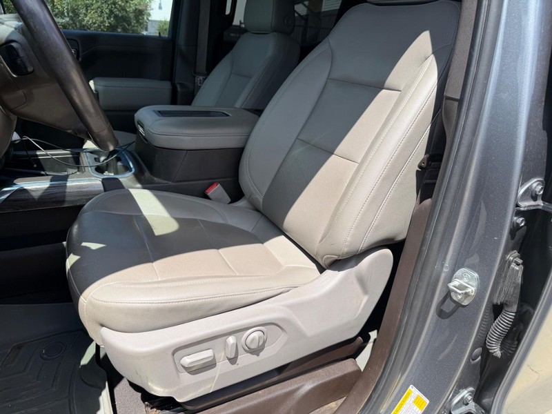 Chevrolet Silverado 1500 Vehicle Full-screen Gallery Image 10