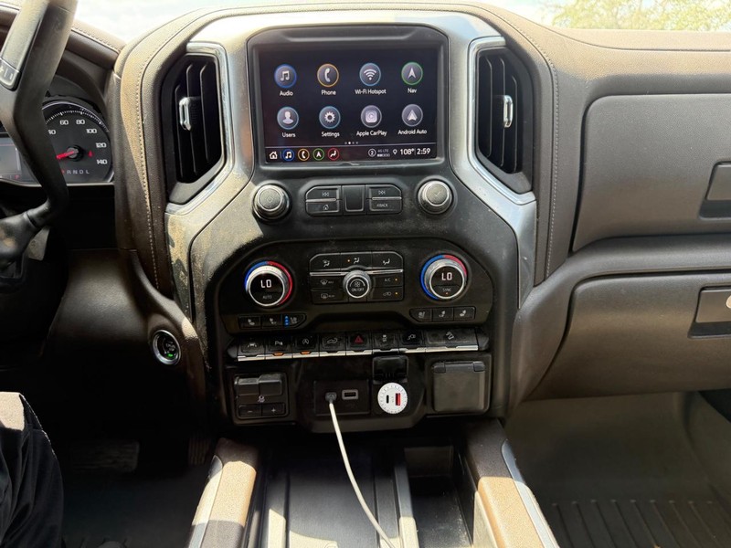 Chevrolet Silverado 1500 Vehicle Full-screen Gallery Image 12