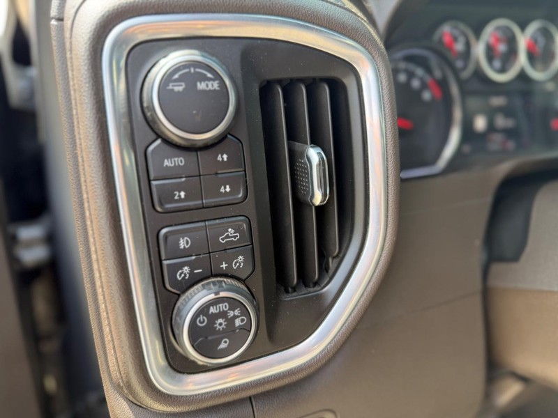 Chevrolet Silverado 1500 Vehicle Full-screen Gallery Image 14