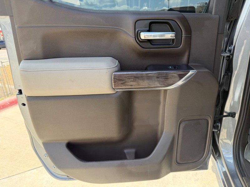 Chevrolet Silverado 1500 Vehicle Full-screen Gallery Image 15