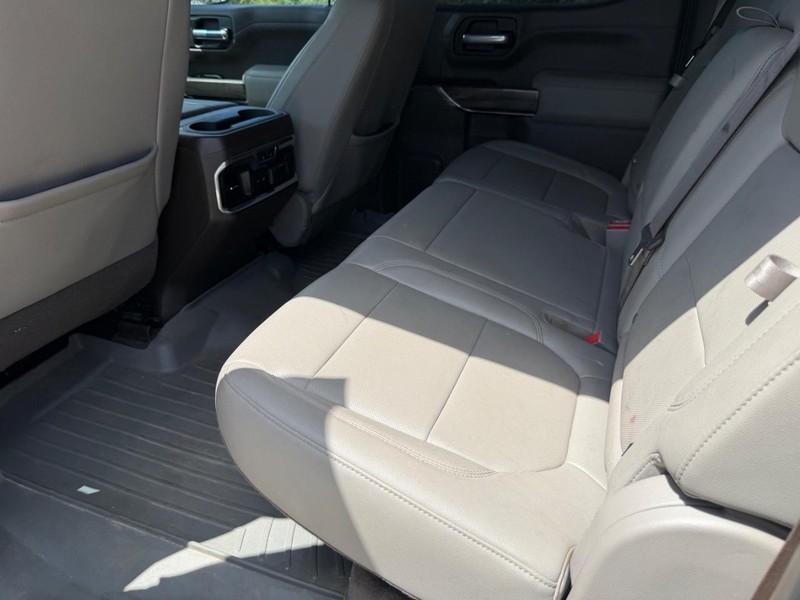 Chevrolet Silverado 1500 Vehicle Full-screen Gallery Image 16