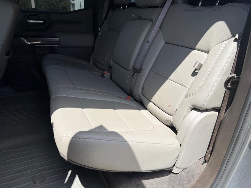 Chevrolet Silverado 1500 Vehicle Full-screen Gallery Image 17
