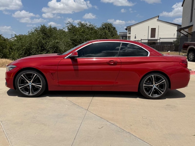BMW 4 Series Vehicle Full-screen Gallery Image 03