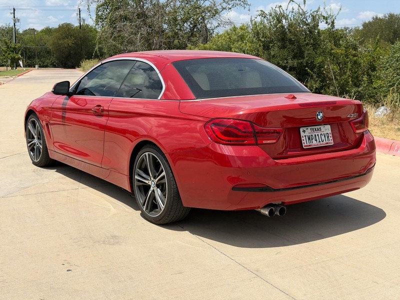 BMW 4 Series Vehicle Full-screen Gallery Image 04