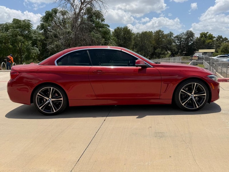 BMW 4 Series Vehicle Full-screen Gallery Image 07