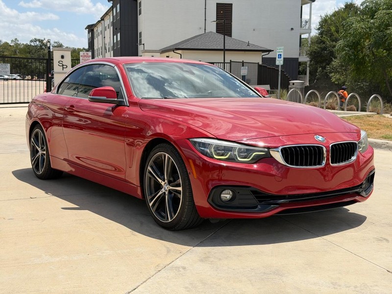 BMW 4 Series Vehicle Full-screen Gallery Image 08