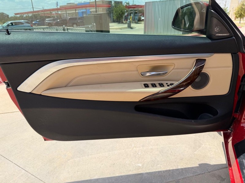 BMW 4 Series Vehicle Full-screen Gallery Image 10